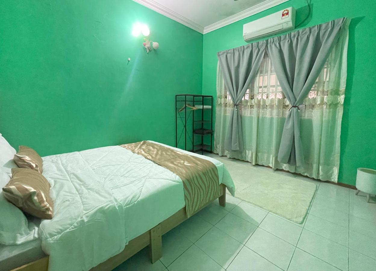 Venice Raudhah Guest House Lumut Exteriör bild