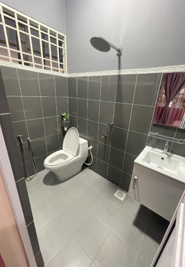 Venice Raudhah Guest House Lumut Exteriör bild